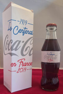 Bouteille en verre pour les 100 ans de Coca-Cola en France (blanche)